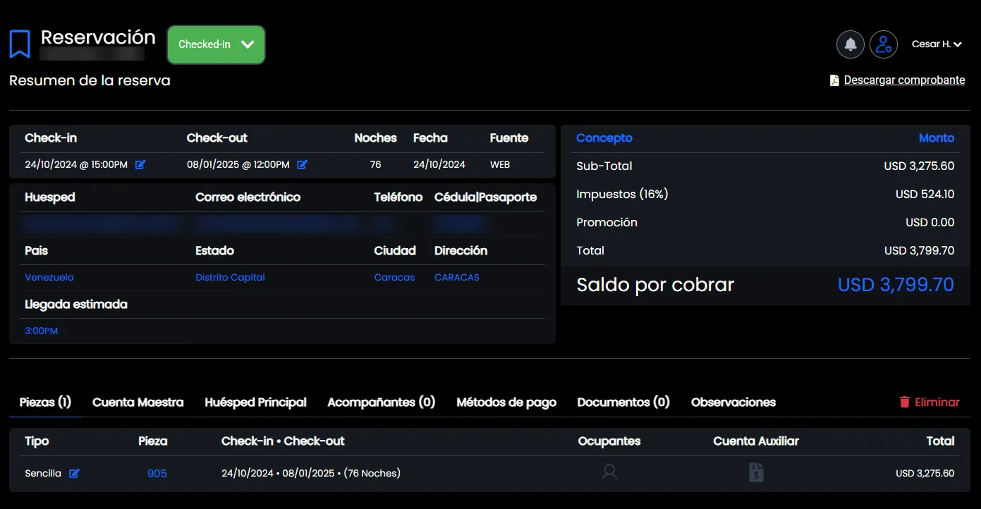 Tarjeta de reserva con fechas, datos del huésped, montos y saldo por cobrar